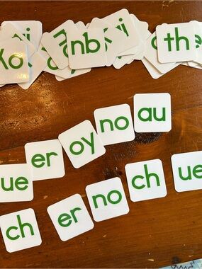 Educational Letter Sound Tiles in White with Green Letters - Montessori Learning